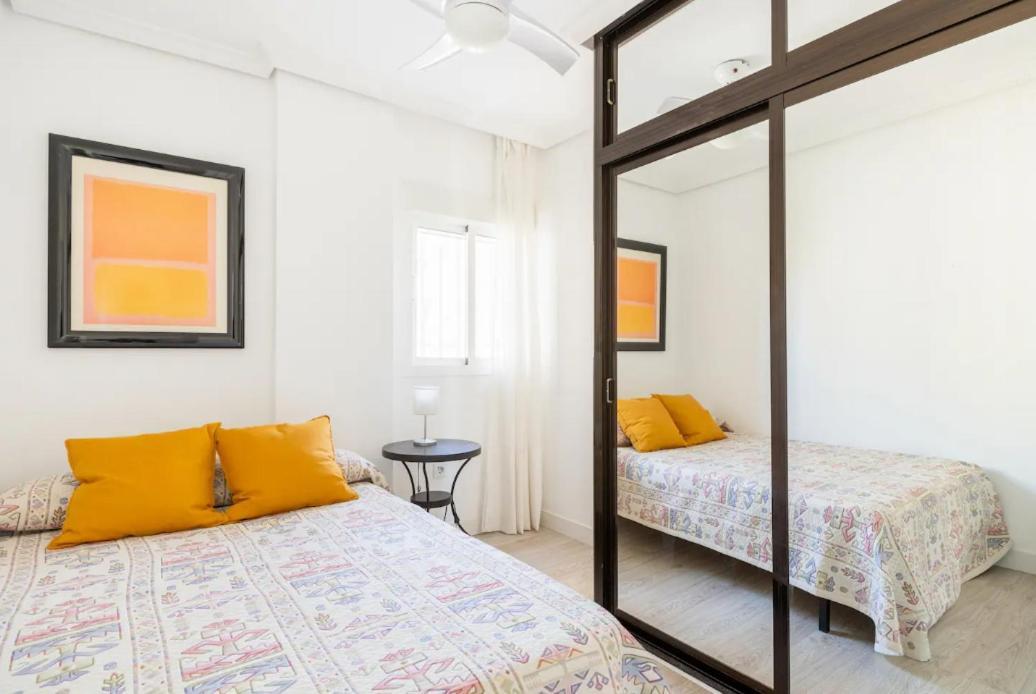 Apartamento Amplio Con 4 Habitaciones Y 2 Banos - Great Apartment With 4 Rooms - 2 Baths Séville Extérieur photo