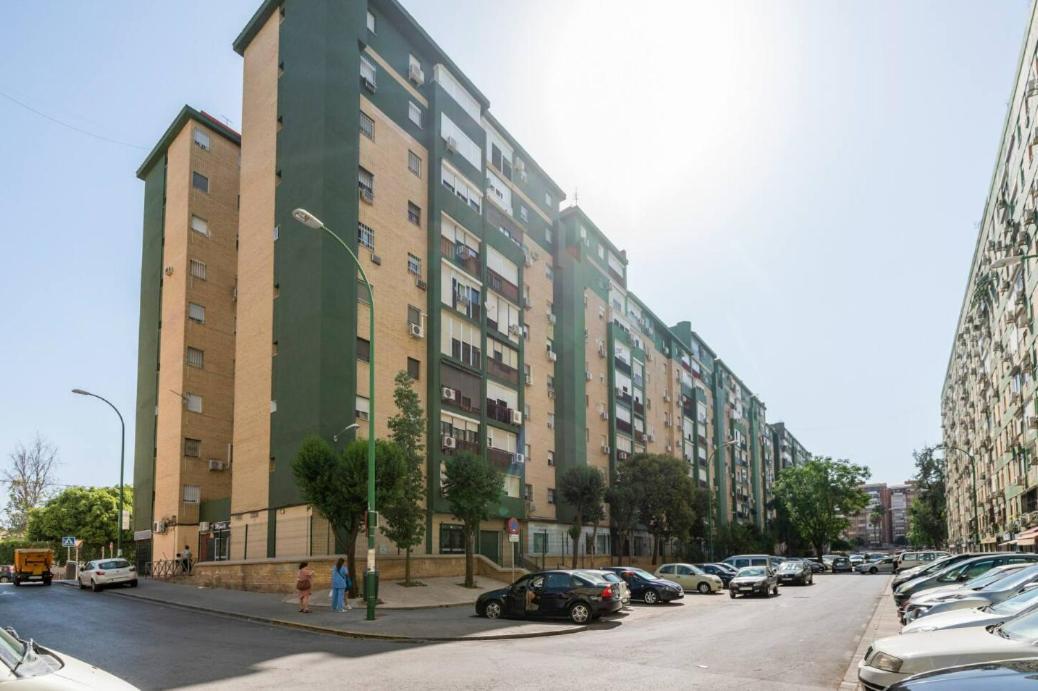 Apartamento Amplio Con 4 Habitaciones Y 2 Banos - Great Apartment With 4 Rooms - 2 Baths Séville Extérieur photo