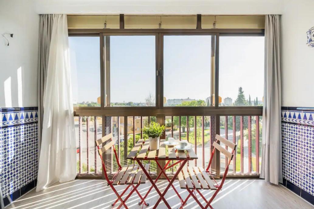 Apartamento Amplio Con 4 Habitaciones Y 2 Banos - Great Apartment With 4 Rooms - 2 Baths Séville Extérieur photo