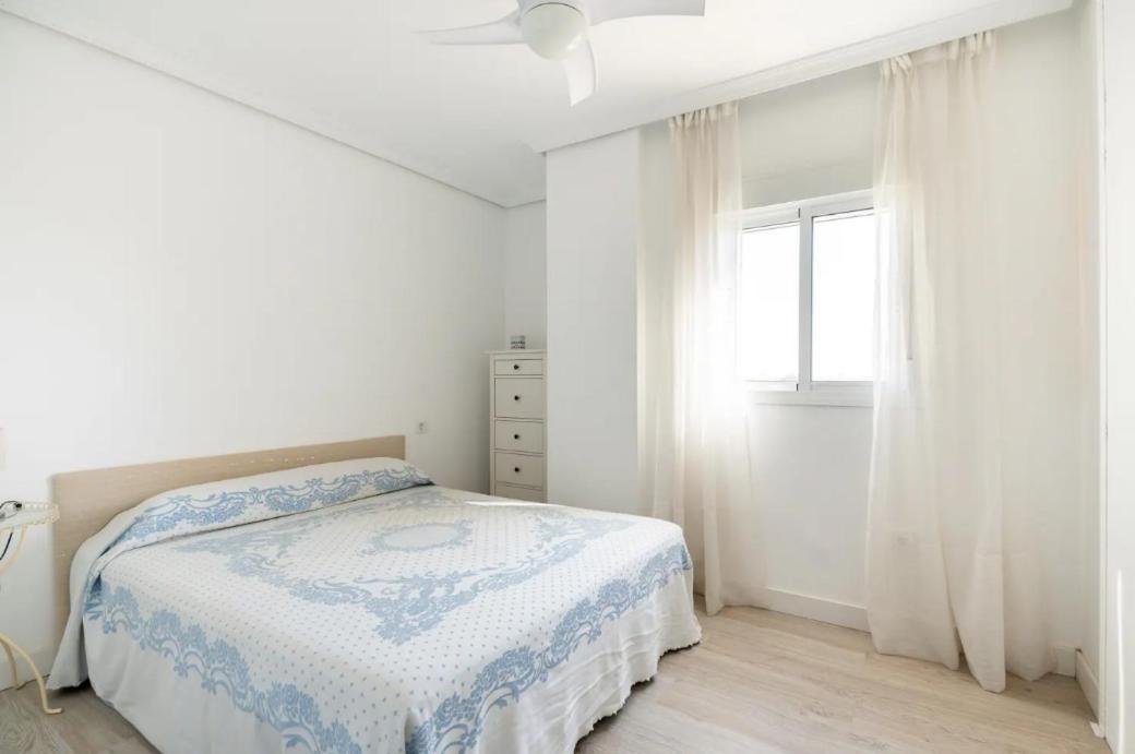 Apartamento Amplio Con 4 Habitaciones Y 2 Banos - Great Apartment With 4 Rooms - 2 Baths Séville Extérieur photo
