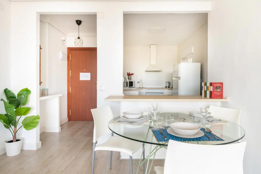 Apartamento Amplio Con 4 Habitaciones Y 2 Banos - Great Apartment With 4 Rooms - 2 Baths Séville Extérieur photo