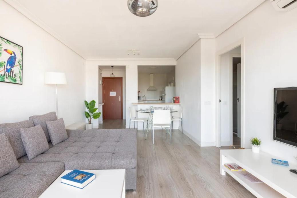 Apartamento Amplio Con 4 Habitaciones Y 2 Banos - Great Apartment With 4 Rooms - 2 Baths Séville Extérieur photo