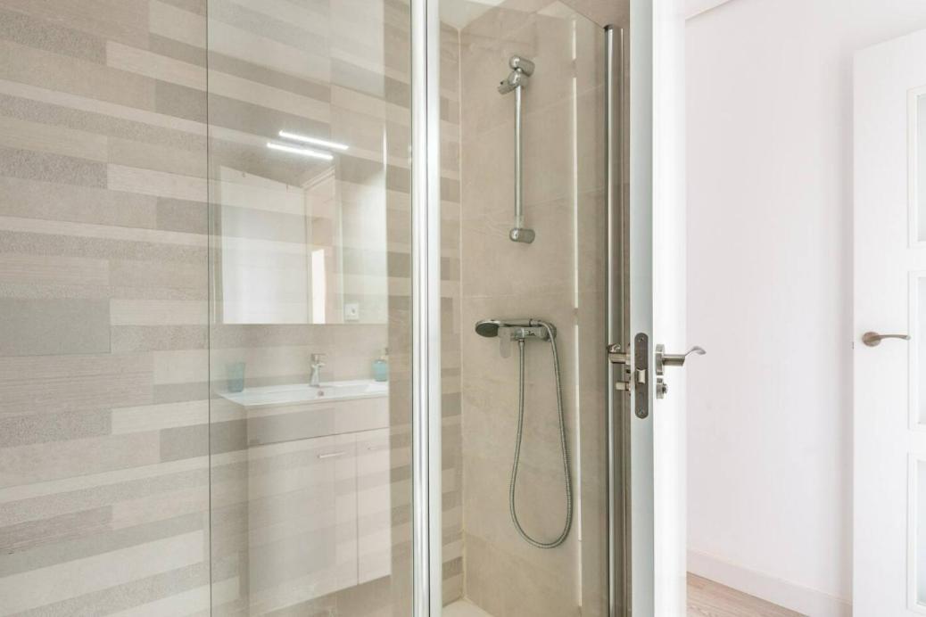 Apartamento Amplio Con 4 Habitaciones Y 2 Banos - Great Apartment With 4 Rooms - 2 Baths Séville Extérieur photo