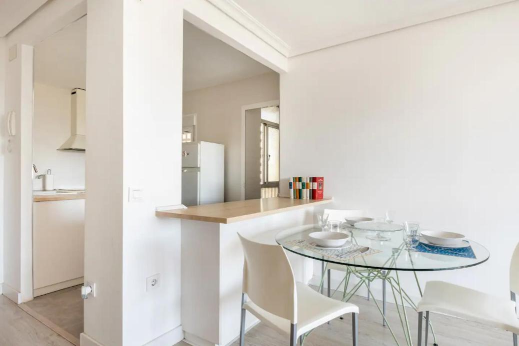 Apartamento Amplio Con 4 Habitaciones Y 2 Banos - Great Apartment With 4 Rooms - 2 Baths Séville Extérieur photo